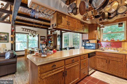 10427 Twisted Oak Ln, Marshall, VA 20115-2757