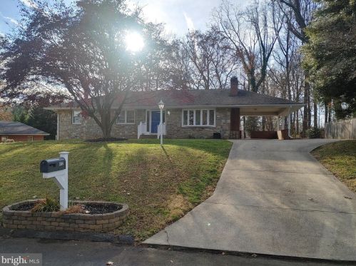 412 Streamside Dr, Fallston, MD 21047-2806