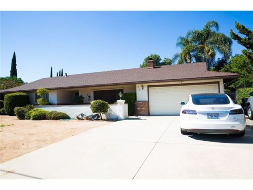 832 Hamilton Ln, Escondido, CA 92029-4425