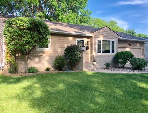 1802 Mulberry St, Yankton SD  57078-2327 exterior