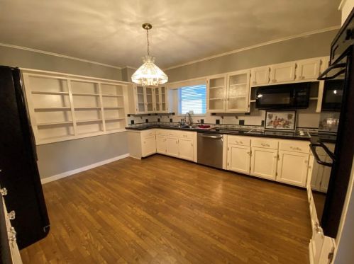 1312 Wayne St, Angleton, TX 77515-7207