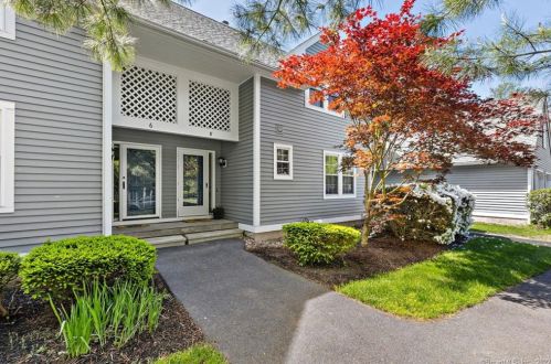 8 Whytewood Ln, Granby, CT 06035-2426