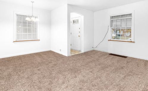 10105 Calhoun Ave, Chicago, IL 60617-5356