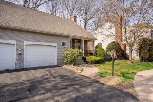 21 Waterview Dr, Windsor CT  06095-1352 exterior