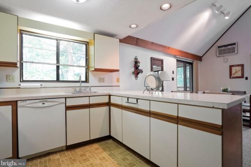 247 Pathfinder Ln, Hedgesville, WV 25427-5339
