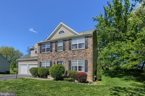 114 Lantern Ln, Lancaster, PA 17602-1593