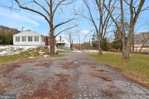 1378 Valley Rd, Berkeley Springs WV  25411-4801 exterior
