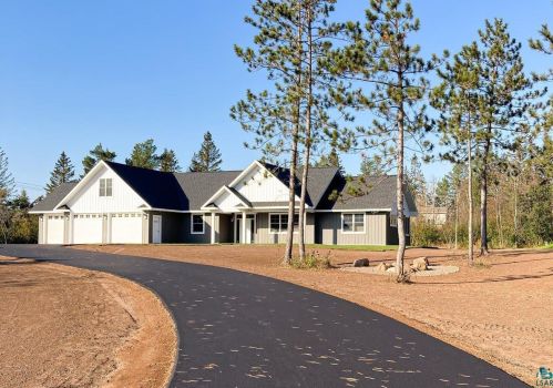 3489 Medin Rd, Duluth, MN 55804-2629