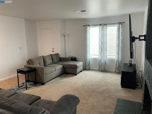 36025 Tozier St, Newark, CA 94560-1662