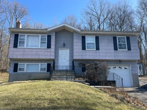 26 Hillsdale Dr, Wantage, NJ 07461-4026