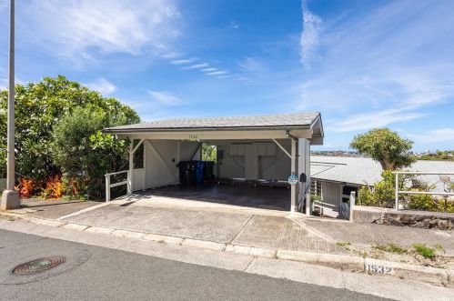 1632 Halekoa Pl, Honolulu HI 96821-1128 exterior