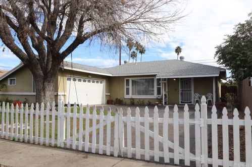 18524 Gallarno Dr, Covina, CA 91722-1922