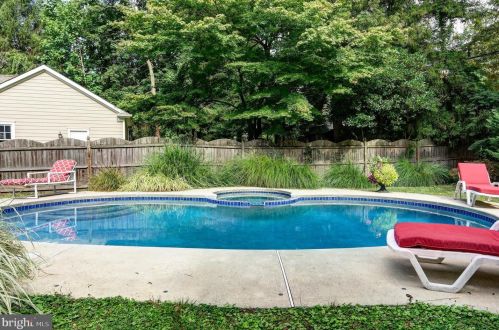 41 Friends Ave, Haddonfield NJ 08033-1500 exterior