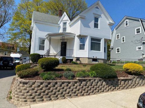 75 Vine St, Woonsocket, RI 02895-1175