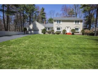 9 King John Dr, Londonderry, NH 03053-2839