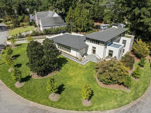 1741 Friar Tuck Rd, Atlanta GA  30309-2659 exterior