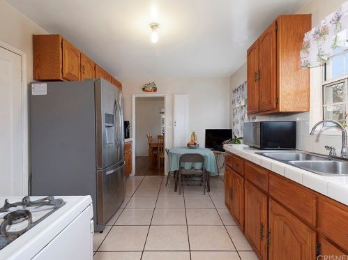 11511 Simms Ave, Inglewood, CA 90303-2823