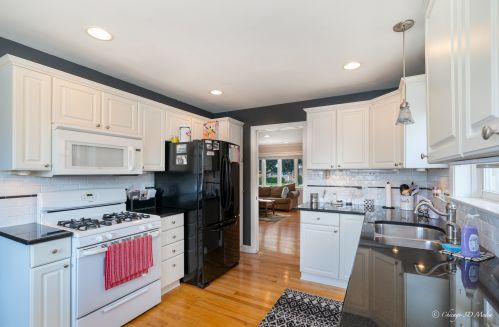 6921 Oakton Ct, Niles IL  60714-3014 exterior