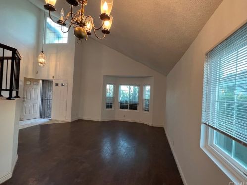 952 Huff St, Rialto, CA 92376-6800