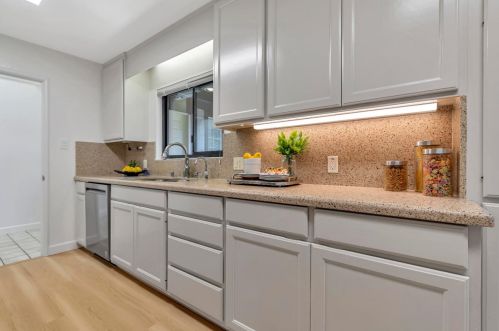 1888 Farndon Ave, Los Altos CA 94024-6948 exterior