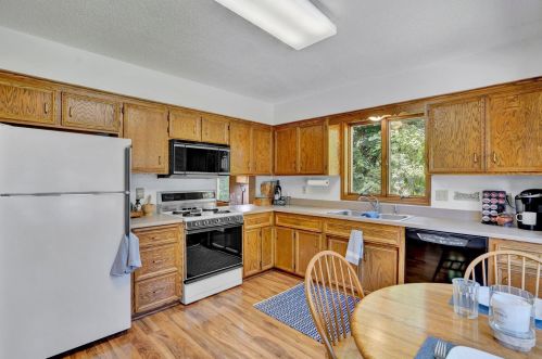 3735 Greensboro Dr, Saint Paul MN  55123-2242 exterior