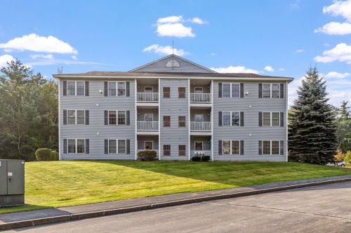 16 Crestview Cir, Londonderry, NH 03053-2453