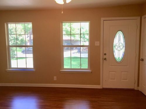8220 Burroaks Dr, Dallas, TX 75217-6709