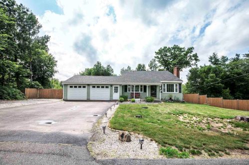 4 Elaine Ave, Derry, NH 03038-5264