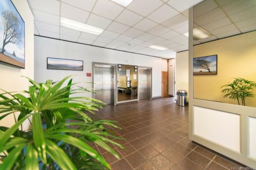 2825 King St, Honolulu HI  96826-3563 exterior