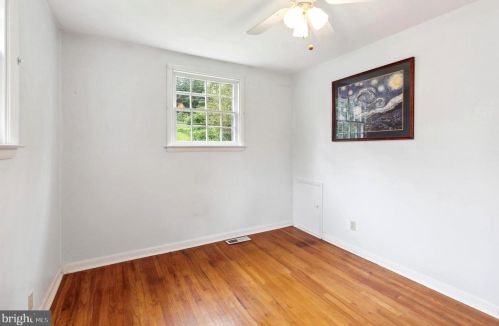 8421 Chippewa Rd, Philadelphia PA 19128-1206 exterior