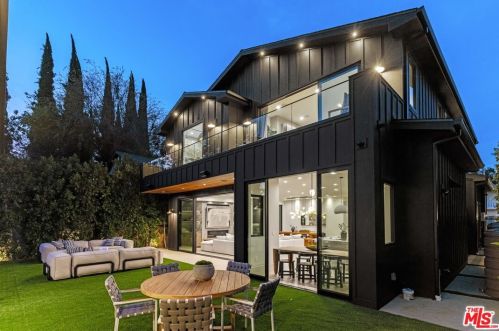 15754 Morrison St, Van Nuys CA  91436-1544 exterior