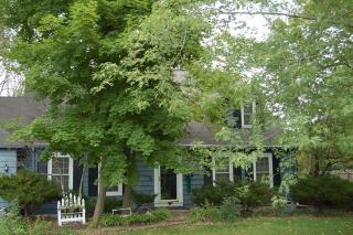 2212 Shannondale Rd, Green Oaks, IL 60048-1141