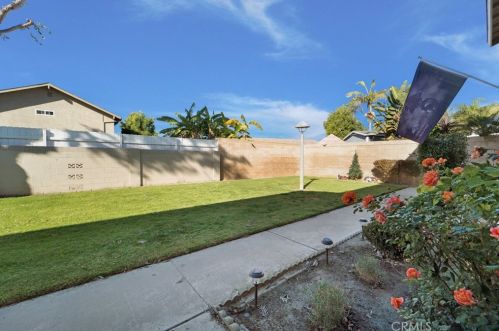 19745 Keswick Ln, Huntington Beach CA  92646-4246 exterior