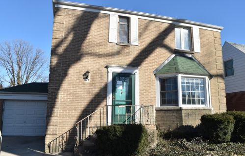 577 Edgewood Ave, Elmhurst, IL 60126-4139