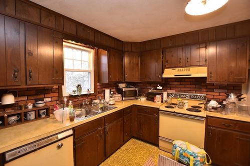 22 Lydia Ave, Providence, RI 02904-3220