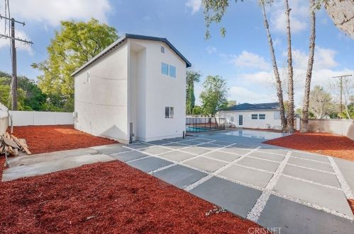 7960 Amestoy Ave, Van Nuys CA  91406-1603 exterior