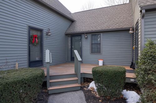9 Montrose Dr, Stratham, NH 03885-2460