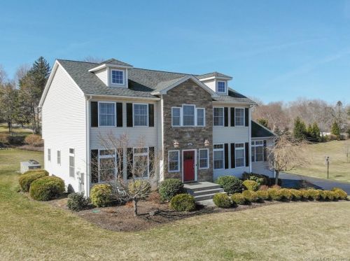 44 Fox Hunt Rd, Huntington, CT 06484-1663