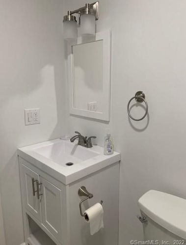 27 Hawthorne Dr, Norwalk CT  06851-4113 exterior
