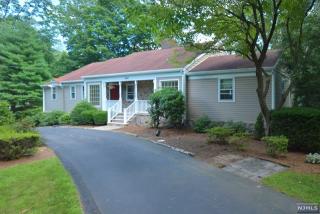 600 Wishing Well Rd, Wyckoff, NJ 07481-1312