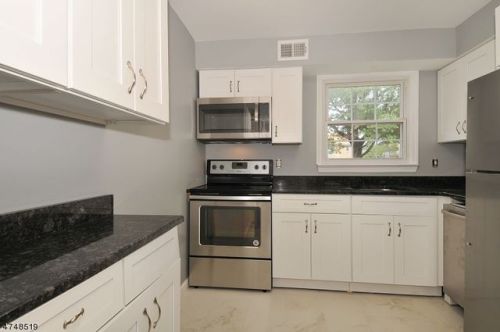 67 Briarwood Path, Clark, NJ 07066-2006