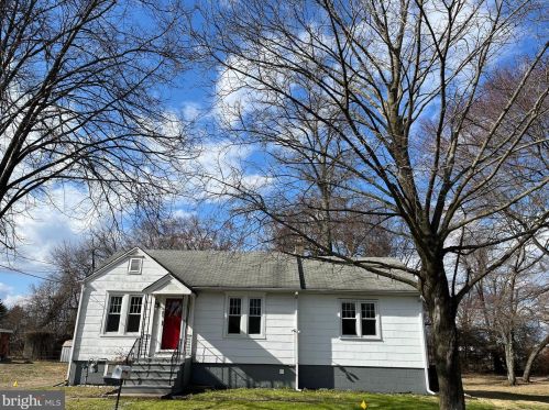 56 Mandl St, Trenton NJ  08619-3604 exterior