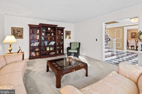 16 Ronit Dr, Trenton NJ 08628-2225 exterior