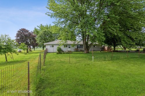 15354 Plank Rd, Sycamore IL  60178-8743 exterior