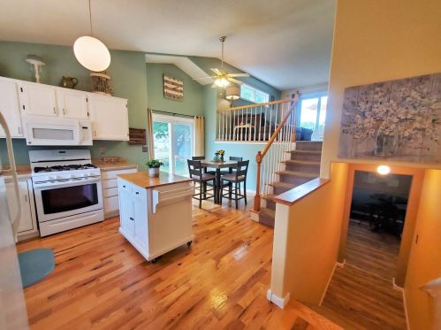 871 Pearl View Dr, Sauk Rapids, MN 56379-2361