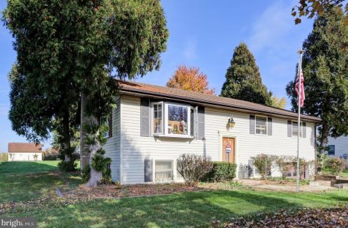 322 Fairview St, Carlisle, PA 17015-4317