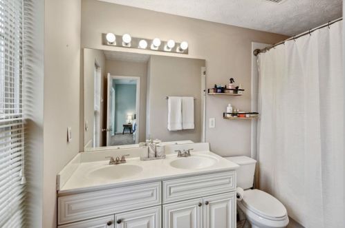 4001 Spring Cove Dr, Duluth GA  30097-2833 exterior