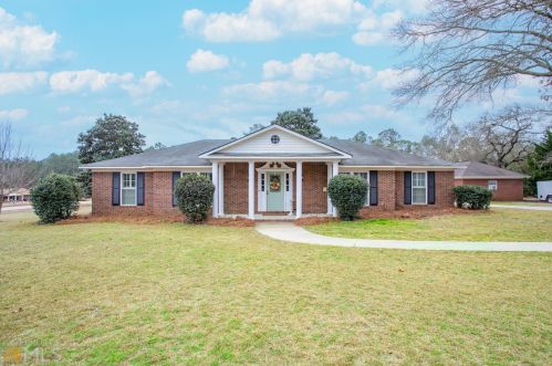 1 Country Squire Dr, Statesboro, GA 30458-9031