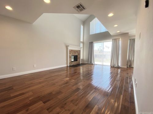 4536 Colbath Ave, Van Nuys, CA 91423-2941