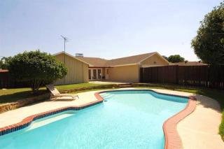 3151 Kinkaid Dr, Dallas TX  75220-1620 exterior